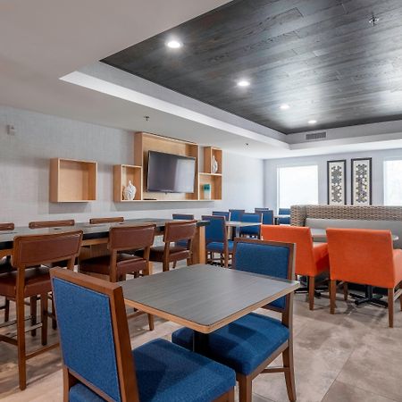 Holiday Inn Express Hotel & Suites Petersburg/Dinwiddie By Ihg מראה חיצוני תמונה