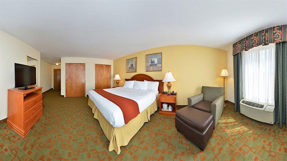 Holiday Inn Express Hotel & Suites Petersburg/Dinwiddie By Ihg מראה חיצוני תמונה