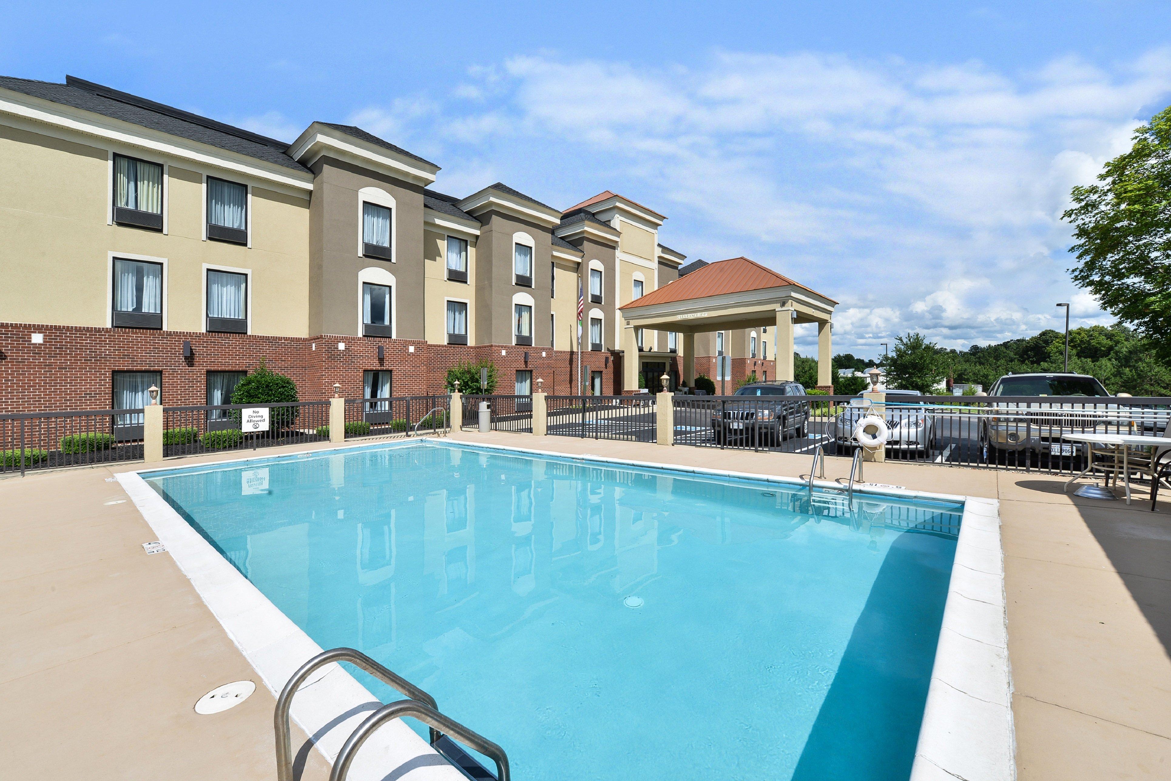 Holiday Inn Express Hotel & Suites Petersburg/Dinwiddie By Ihg מראה חיצוני תמונה