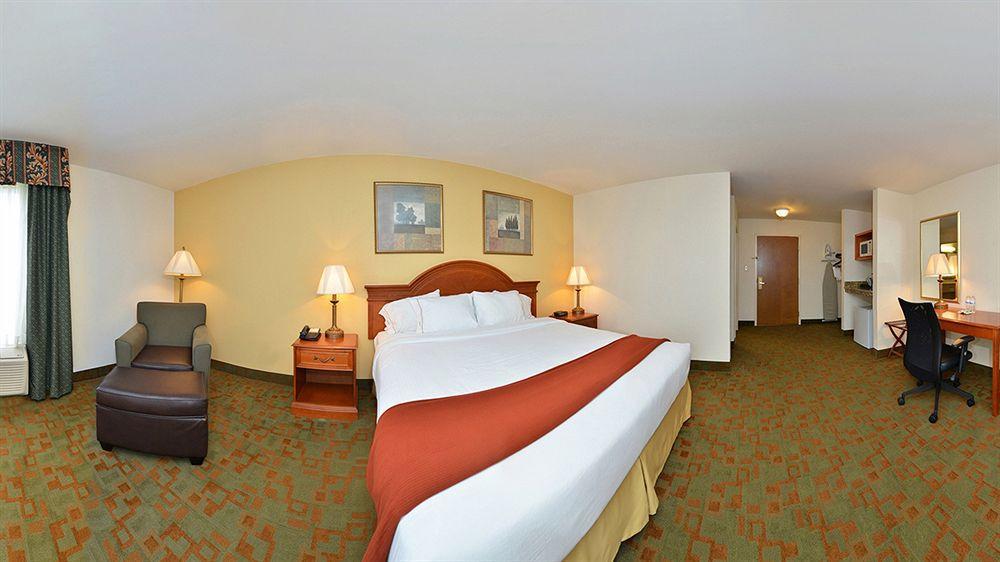 Holiday Inn Express Hotel & Suites Petersburg/Dinwiddie By Ihg מראה חיצוני תמונה