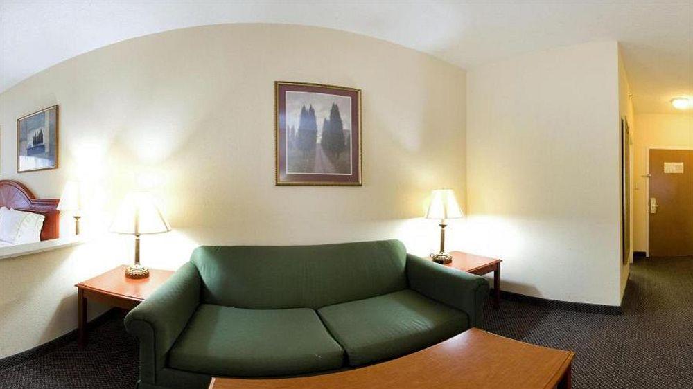 Holiday Inn Express Hotel & Suites Petersburg/Dinwiddie By Ihg מראה חיצוני תמונה