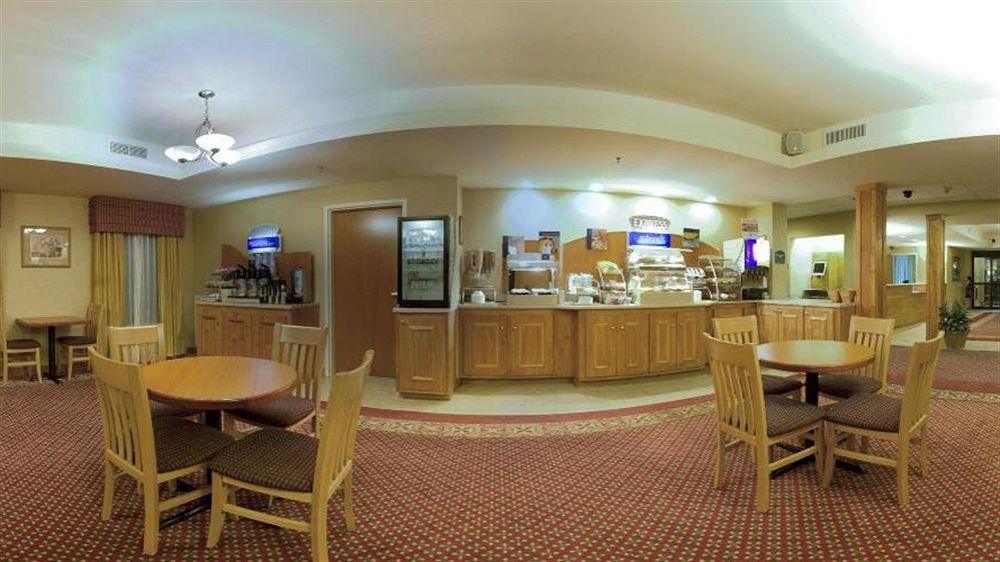Holiday Inn Express Hotel & Suites Petersburg/Dinwiddie By Ihg מראה חיצוני תמונה