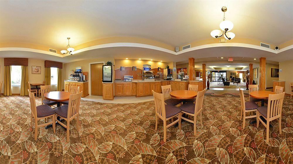 Holiday Inn Express Hotel & Suites Petersburg/Dinwiddie By Ihg מראה חיצוני תמונה