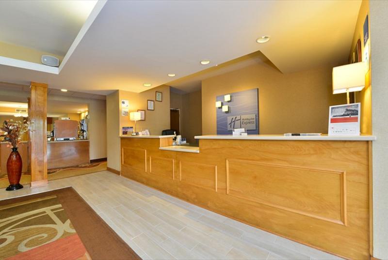 Holiday Inn Express Hotel & Suites Petersburg/Dinwiddie By Ihg מראה חיצוני תמונה